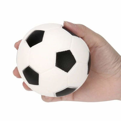 BALLE ANTI-STRESS FOOTBALL dans main
