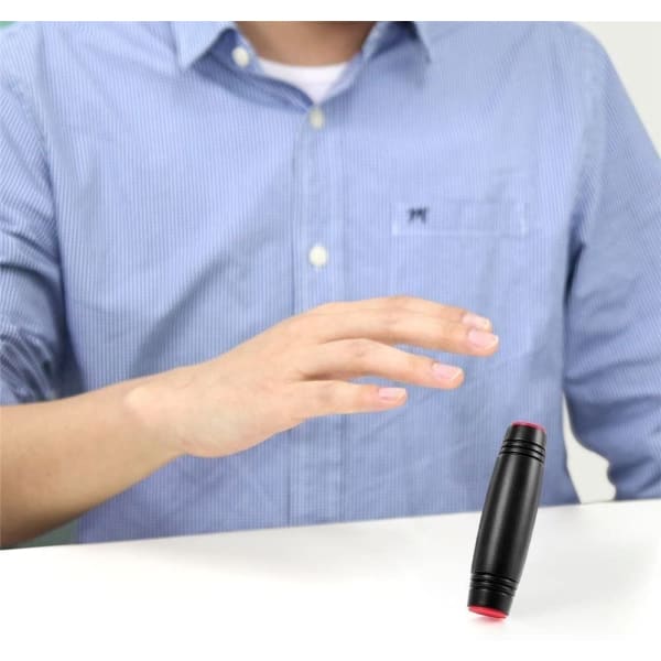 Fidget baton noir en action